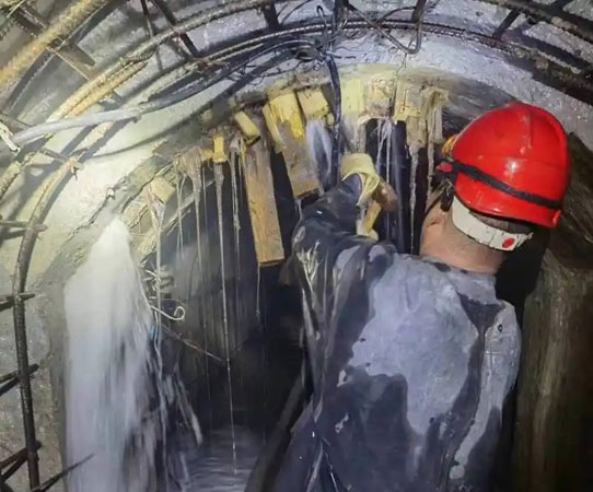 石河镇大坝堵漏