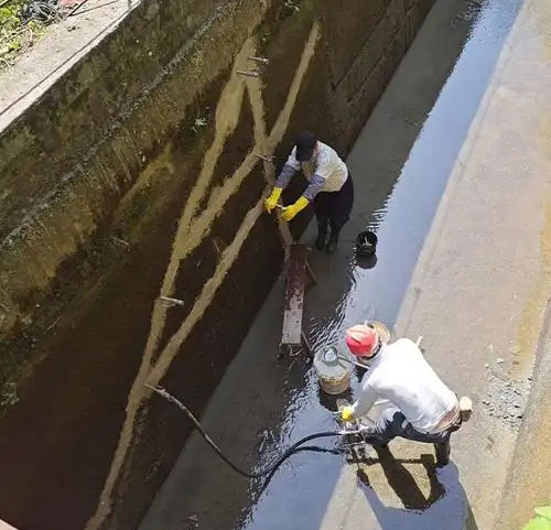 石河镇污水池堵漏